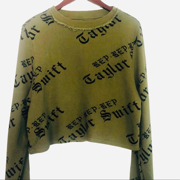 Taylor Swift Tops - Taylor Swift Crop Rep Crew Size S